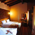 Konukevi Amazon Petite Palace