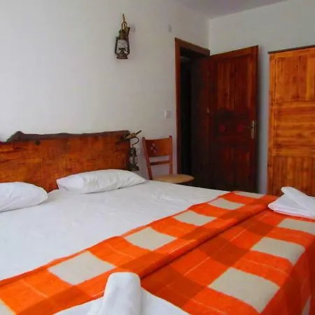 Amazon Petite Palace 4*