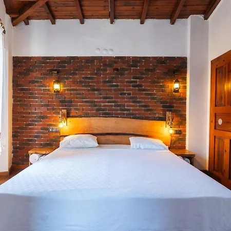 Amazon Petite 4* Selcuk