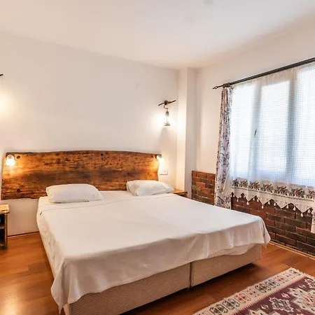 Amazon Petite Palace Σελτσούκ