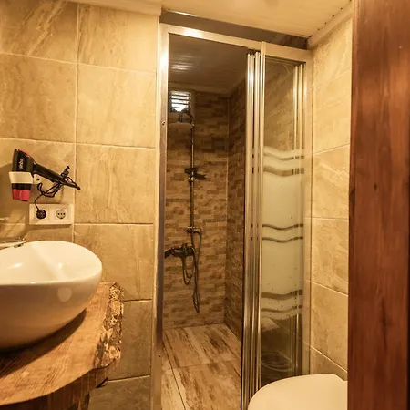 Amazon Petite Palace Πανσιόν 4*
