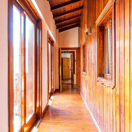 Amazon Petite Palace 4*
