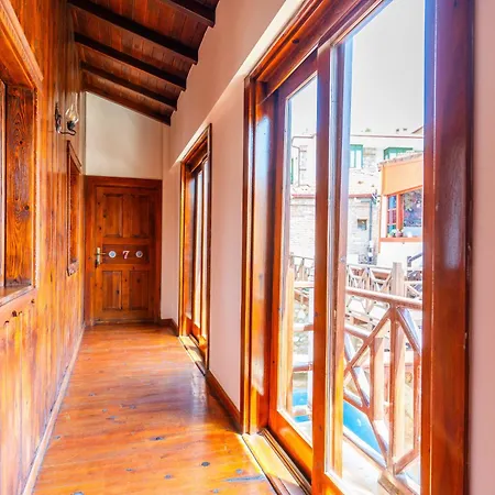 Amazon Petite Palace Πανσιόν 4*