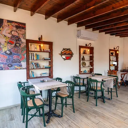 Amazon Petite Palace Πανσιόν 4*