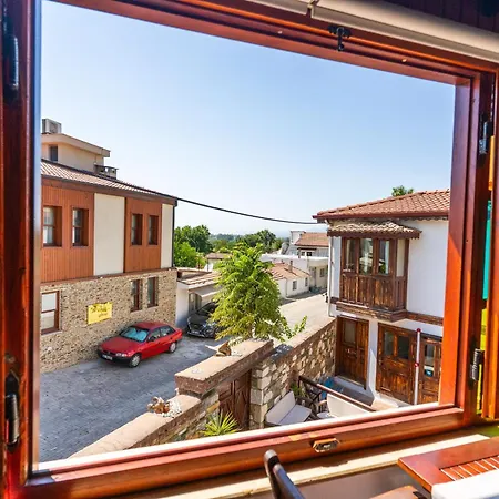 Amazon Petite Palace 4*