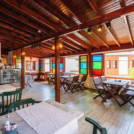 Amazon Petite 4* Selcuk