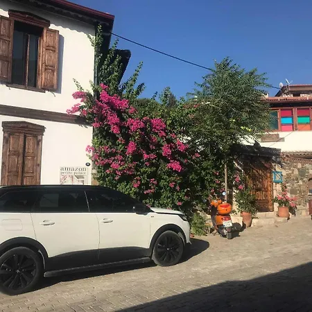 Amazon Petite 4* Selcuk