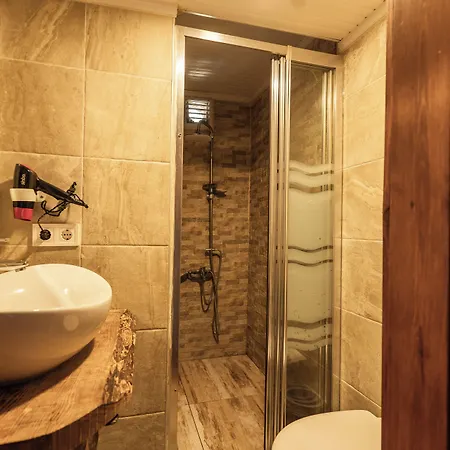 Amazon Petite 4* Selcuk