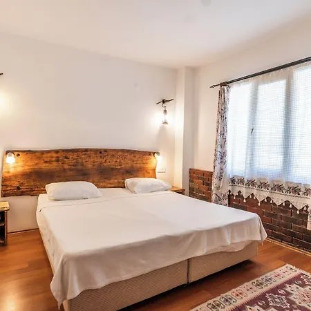 Amazon Petite 4* Selcuk