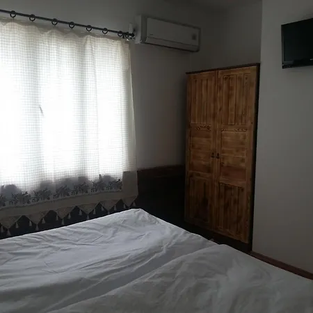 Гостевой дом Amazon Petite Palace 3*