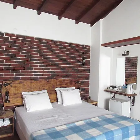 Гостевой дом Amazon Petite Palace 3*