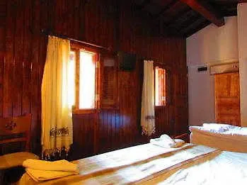 Гостевой дом Amazon Petite Palace 3*