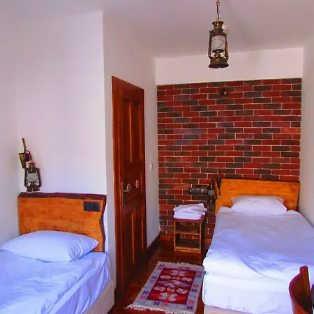 Гостевой дом Amazon Petite Palace 3*