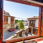 Amazon Petite Palace 4*